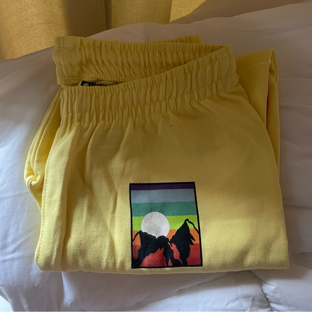 National Park Foundation Sweatpants Unisex Size L Yellow Large NEW Grand Teton
